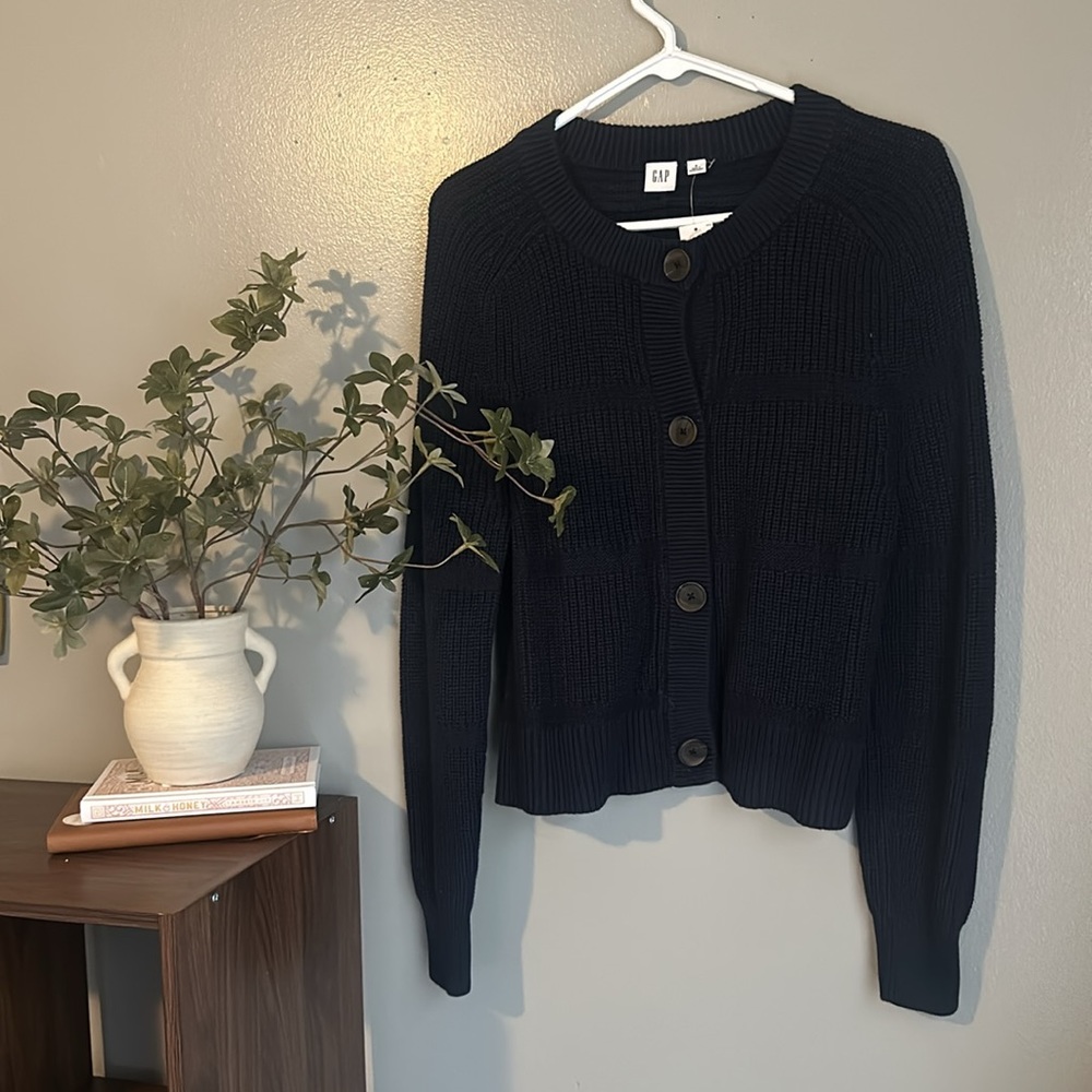 GAP Black Ribbed Button‑Front Cardigan - Picture 2 of 5
